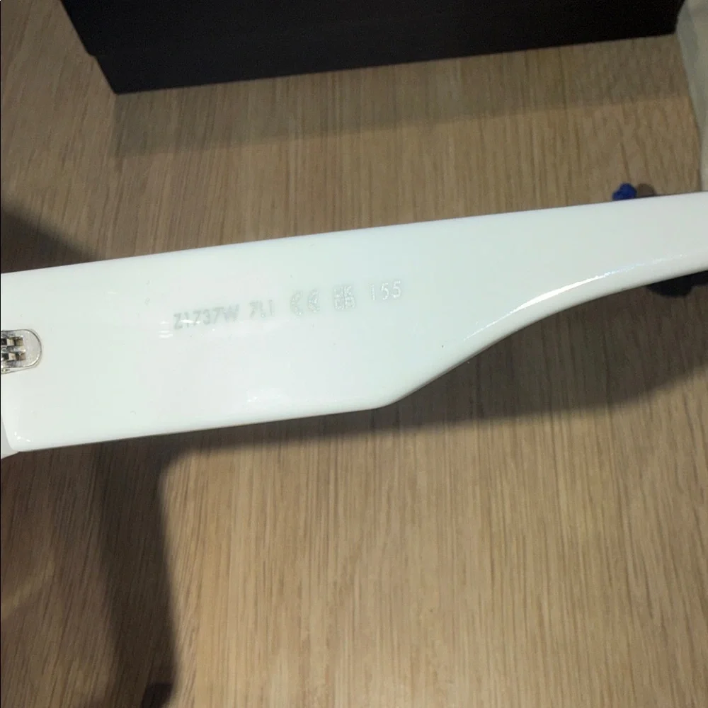 Louis Vuitton White and Clear Shield Sunglasses with Gradient Lenses - Picture 4 of 4